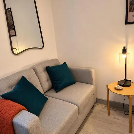 Panoramic Views, Balcony, Lift, Family * York