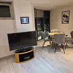 Panoramic Views, Balcony, Lift, Families Or Groups, Workspace, Parking Nearby York