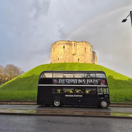 Panoramic Views, Balcony, Lift, Families Or Groups, Workspace, Parking Nearby