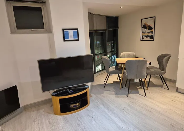 Panoramic Views, Balcony, Lift, Families Or Groups, Workspace, Parking Nearby York